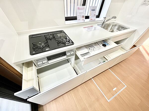 使いやすさを優先したスライド式収納タイプ！
