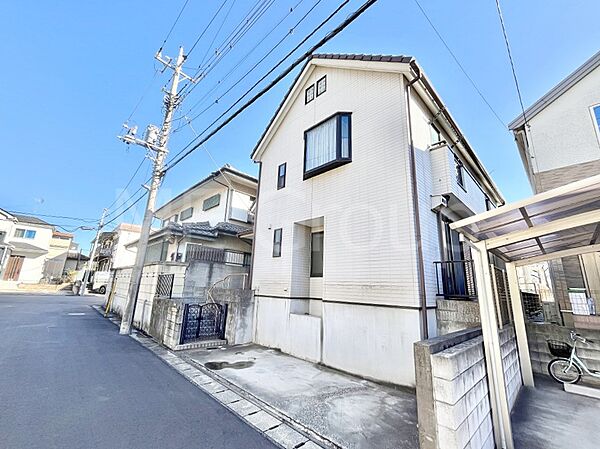 洗練された外観、上質な住空間が広がる室内は永く安心して過ごせる住居です。