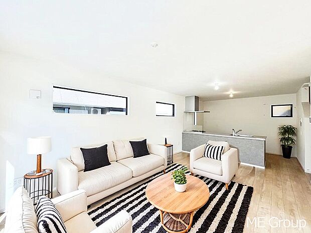 落ち着いた雰囲気のLDKは家族みんなの快適空間※家具はCGです