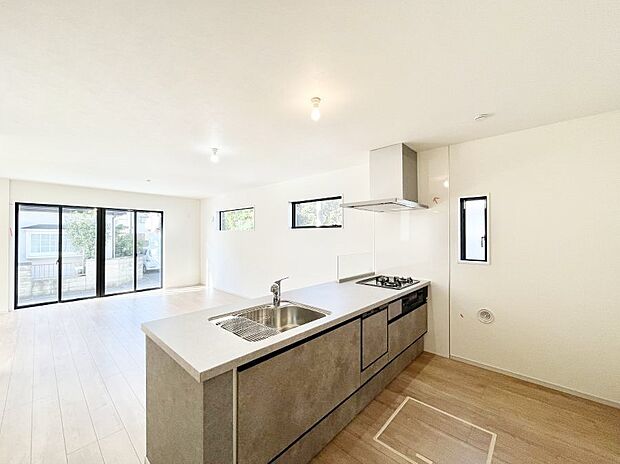 料理をしながらご家族との会話を楽しめる対面カウンターキッチン