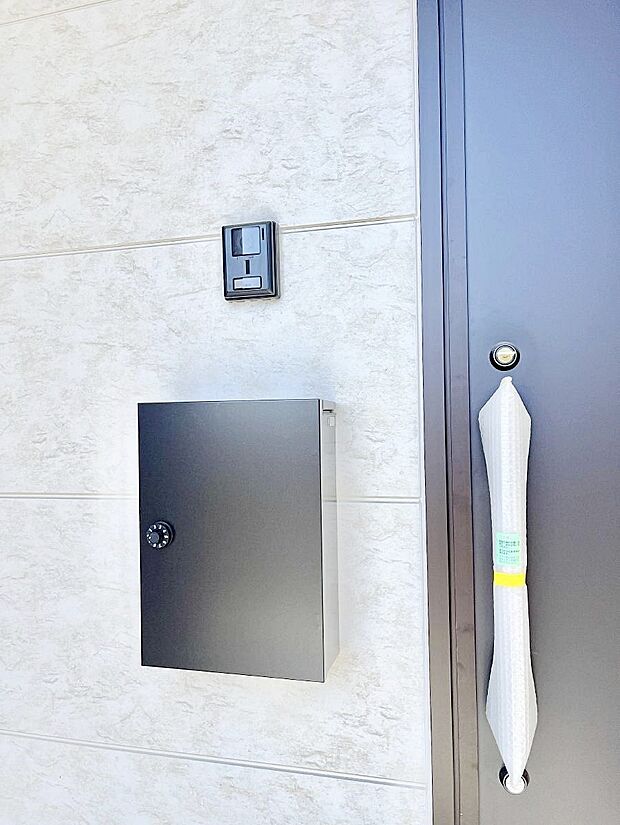 シンプルデザインのポスト。