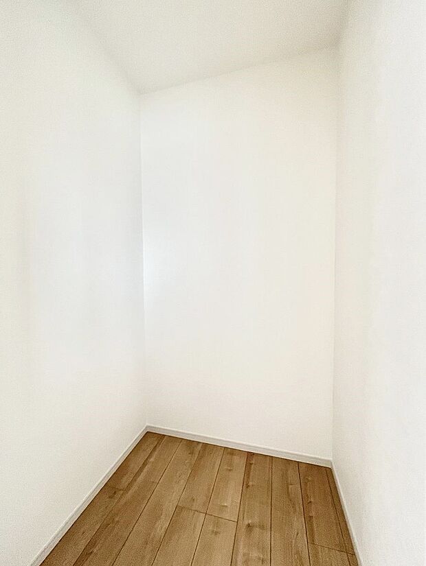 ウォークインクローゼットの活用で生活空間スッキリ