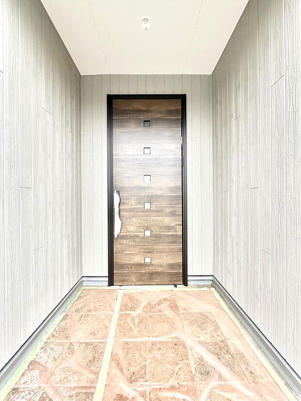 大切な家族、来客を出迎える玄関。