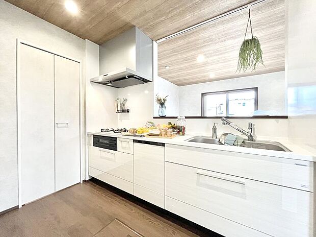 ゆとりあるキッチンではご家族と楽しくお料理ができます。