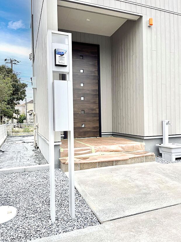 シンプルデザインのポスト。