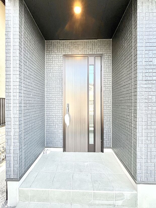 大切な家族、来客を出迎える玄関。