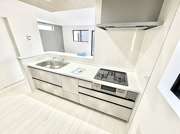 料理をしながらでもご家族との会話を楽しめる対面キッチン