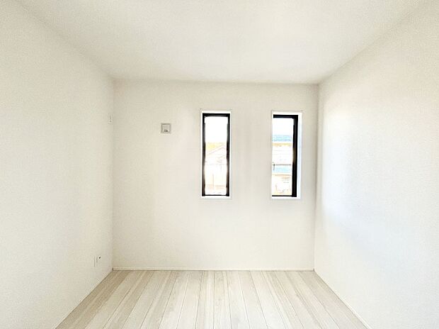 窓からのやさしい光が心地よいプライベートルーム