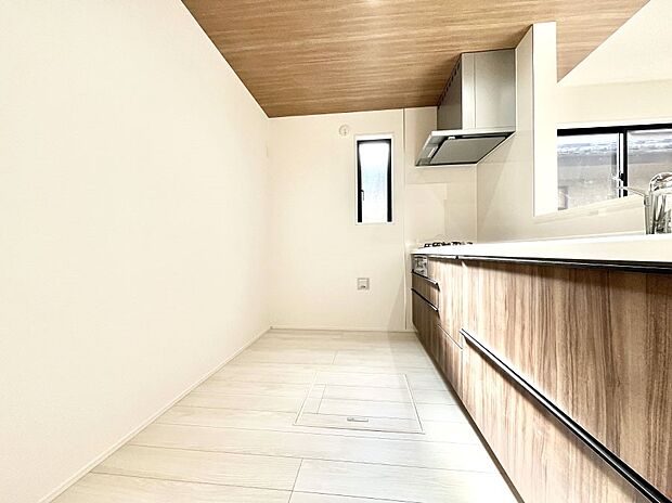 ゆとりあるキッチンではご家族と楽しくお料理ができます。