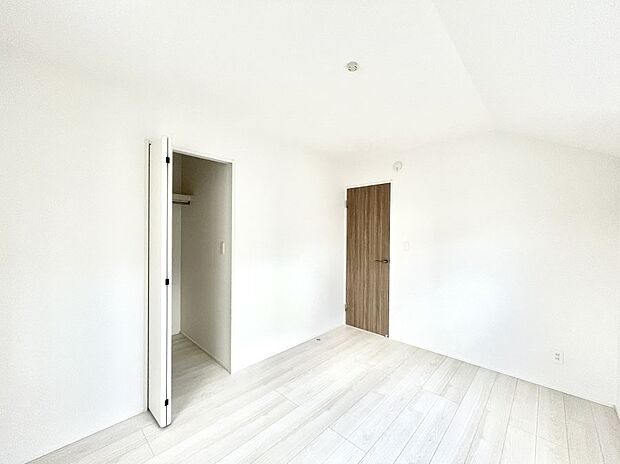 子供部屋にもおすすめな収納スペースたっぷりの居室