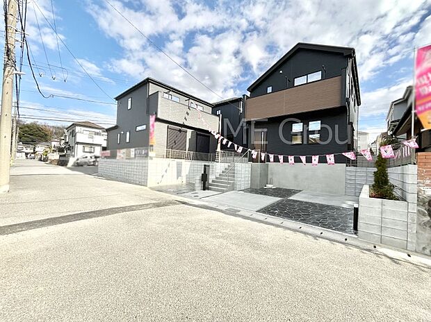 前面道路はきちんと整備されています  