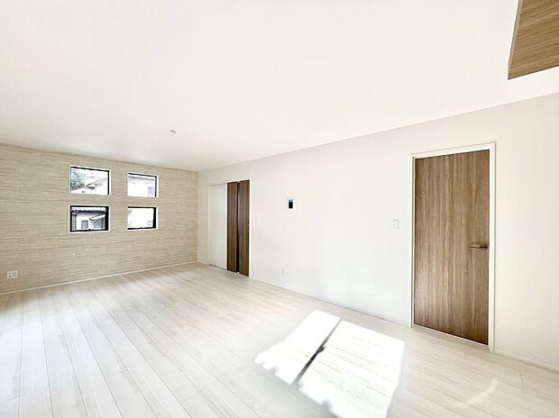 家族の笑顔が自然と生まれてくる、そんな雰囲気のダイニングに仕上がっています。