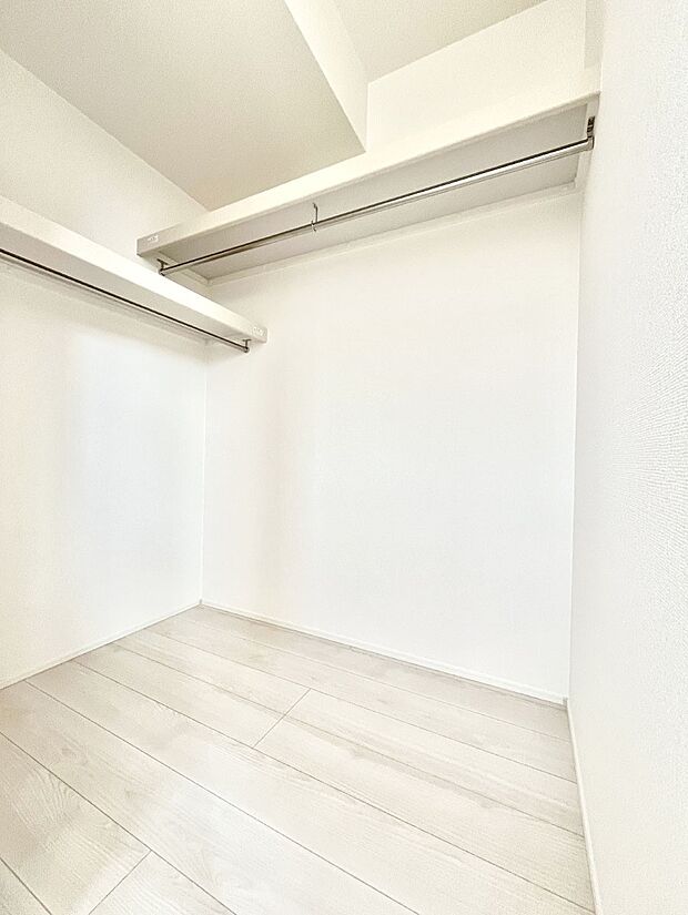 ウォークインクローゼット付きで生活空間を広く利用できます。