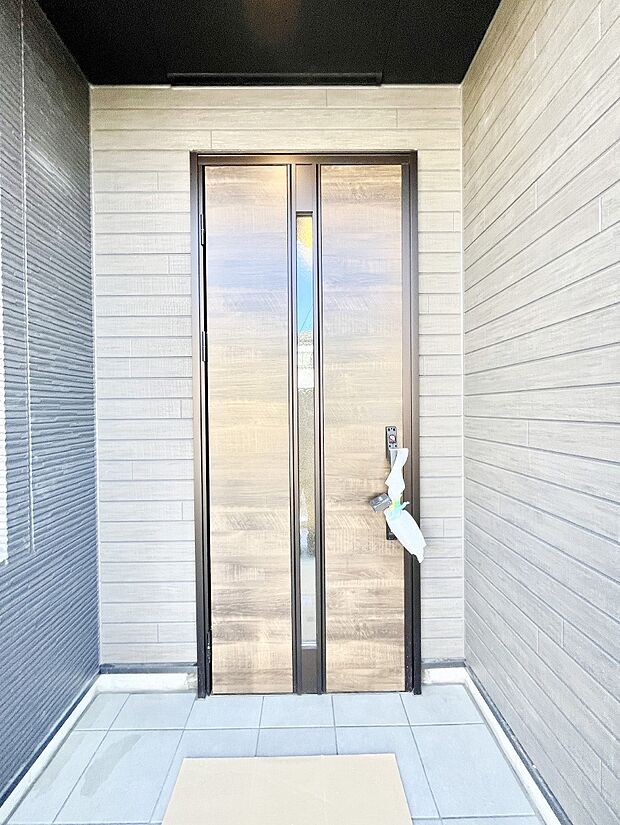 大切な家族、来客を出迎える玄関。