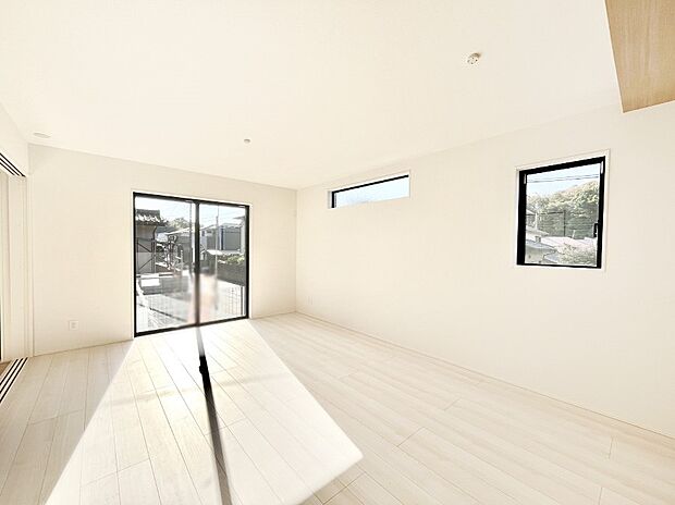 家族団らんの時間も増えそうなくつろぎのリビングダイニング。