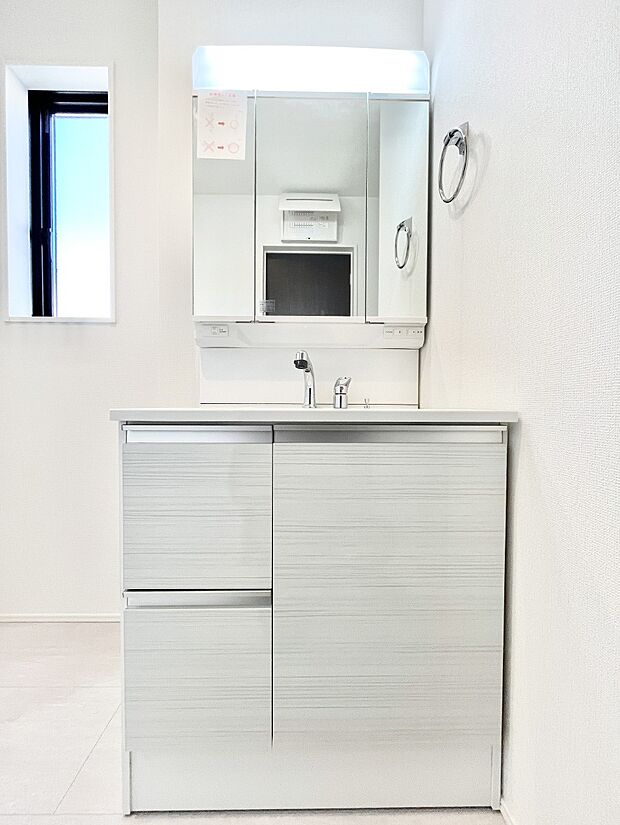 収納力と機能性に優れた洗面化粧台