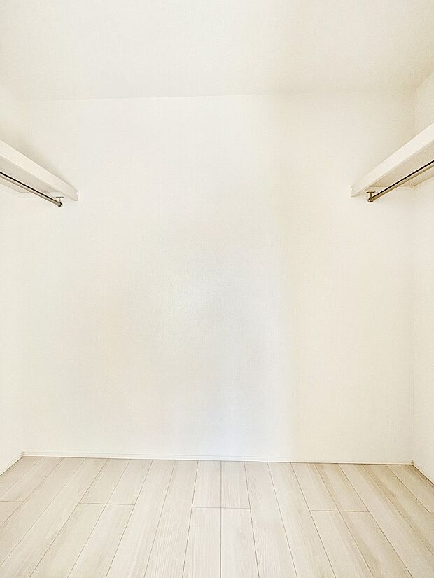 ウォークインクローゼット付きで生活空間を広く利用できます。