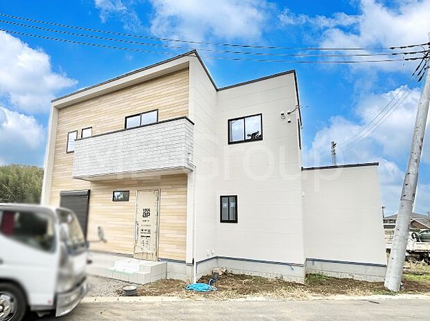 洗練された外観、上質な住空間が広がる室内は永く安心して過ごせる住居です。