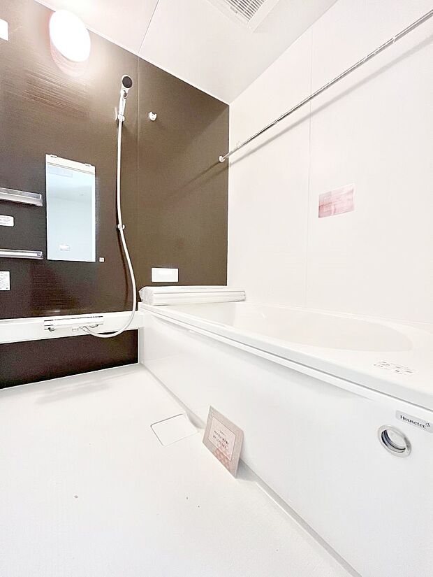 落ち着いた雰囲気でゆっくりお寛ぎいただけるバスルーム