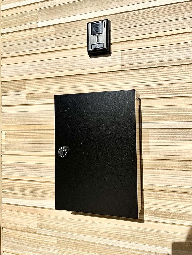 シンプルデザインのポスト。