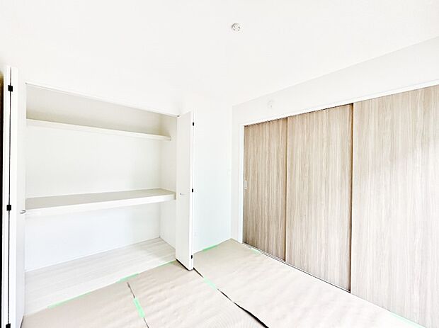 リビングと隣り合っている和室。ほっと一息できる和の空間も忘れずに。