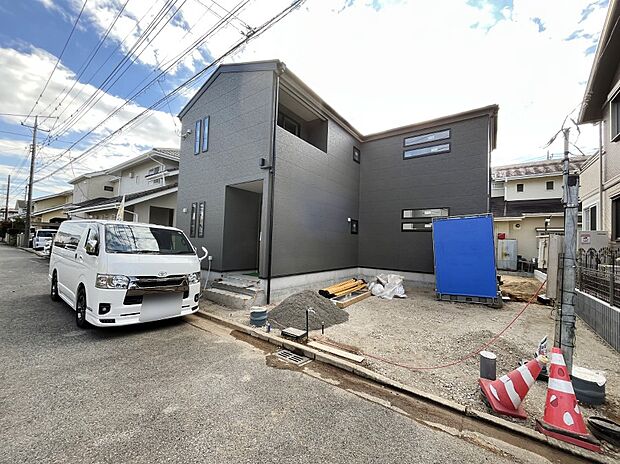 駐車2台可能！急なお客様の駐車に。また、ご家族の自転車スペースとしても大活躍。