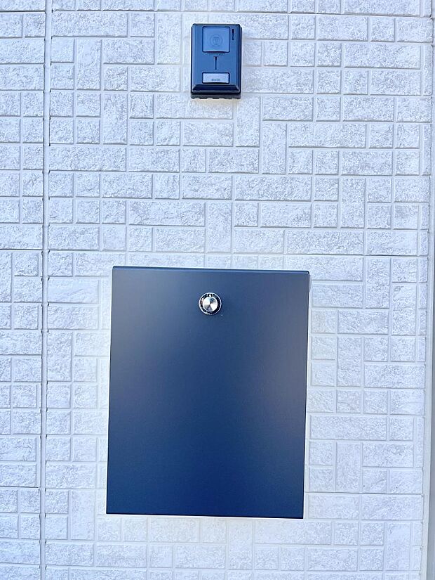 シンプルデザインのポスト。