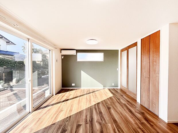 家族団らんの時間も増えそうなくつろぎのリビングダイニング。   