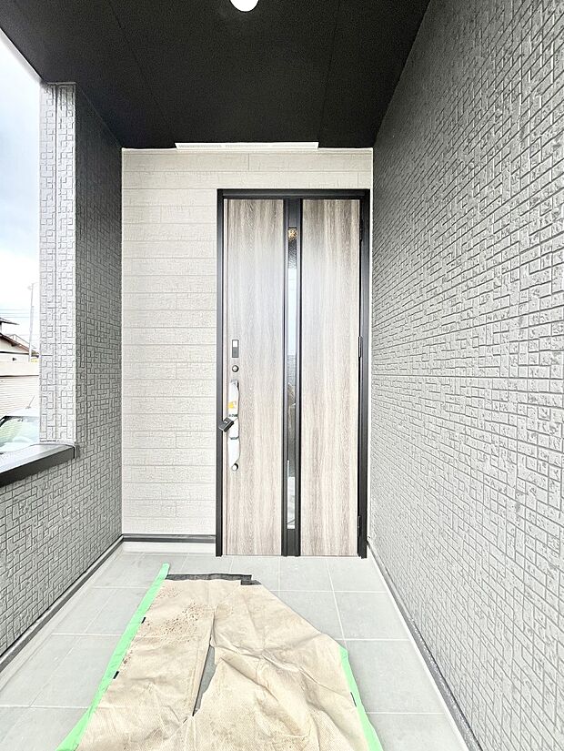 大切な家族、来客を出迎える玄関。