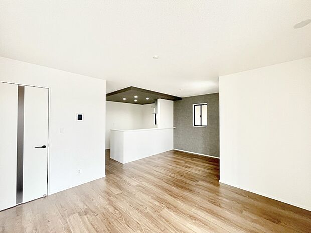 家族団らんの時間も増えそうなくつろぎのリビングダイニング。