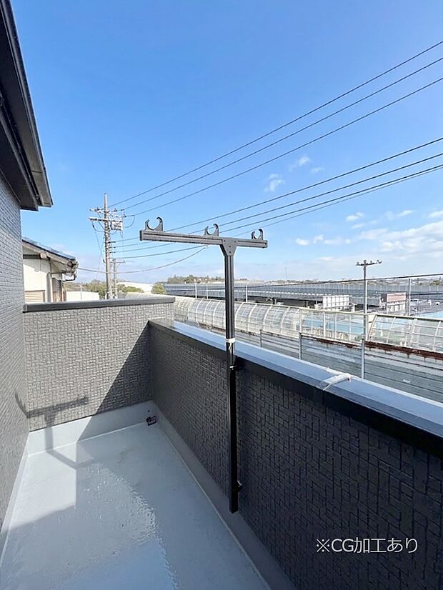 ゆったりバルコニーだから沢山お洗濯ものを干せます。