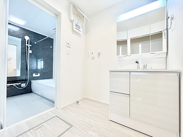 広々とゆとりのあるランドリースペース。