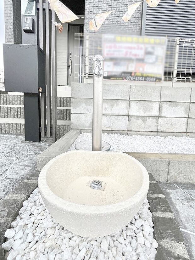 外水栓があると、庭のお手入れやちょっとした手洗い・洗車に便利です!