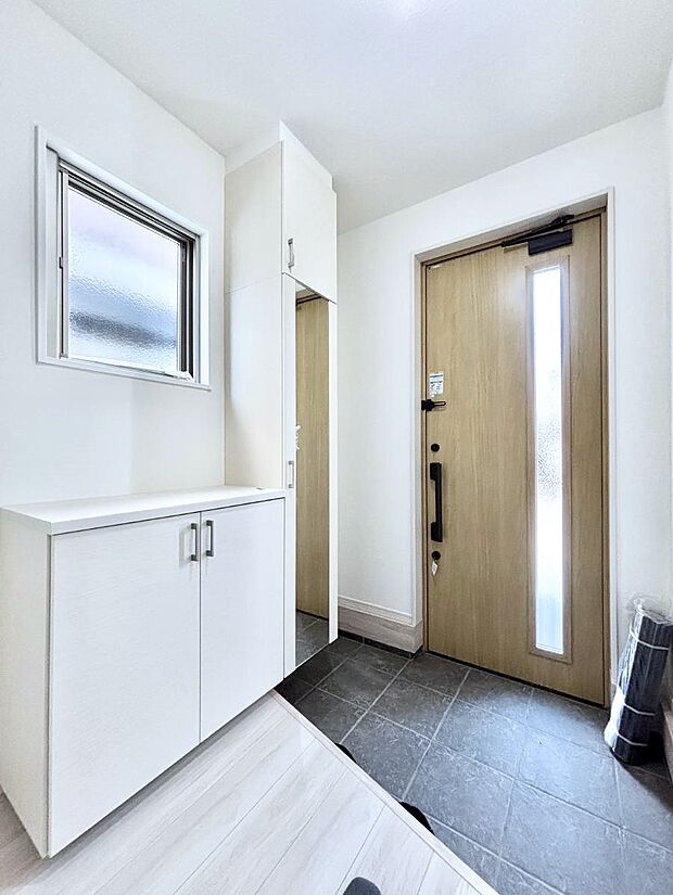 明るい玄関はお客様をお出迎えするのにぴったりです!