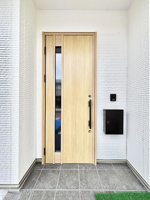 大切な家族、来客を出迎える玄関。