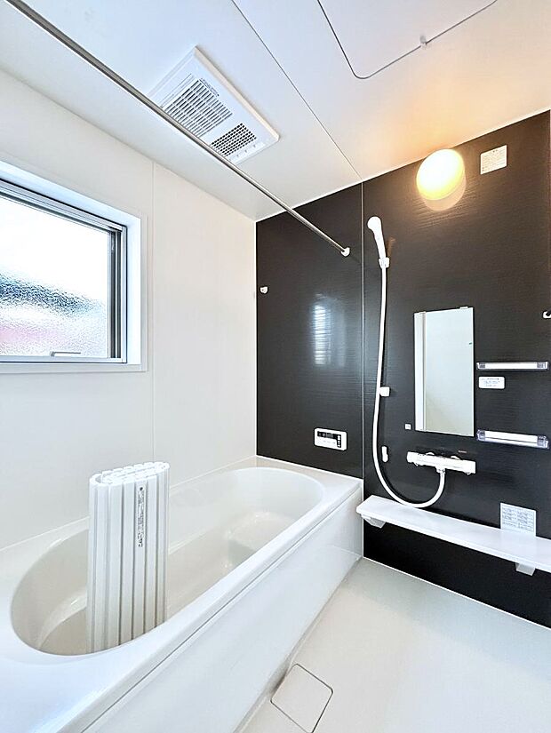 落ち着いた雰囲気でゆっくりお寛ぎいただけるバスルーム