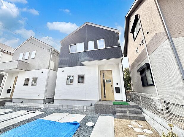 シンプルで落ち着きのある建物は住むかたの個性でオリジナルなものになっていきます。