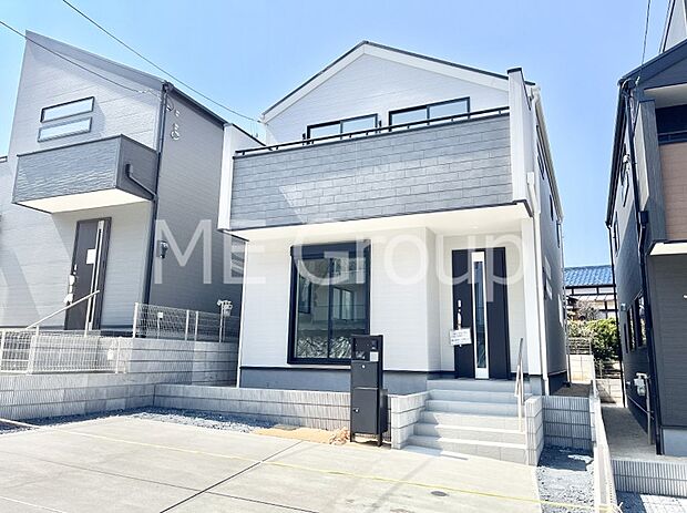 シンプルで落ち着きのある建物は住むかたの個性でオリジナルなものになっていきます。