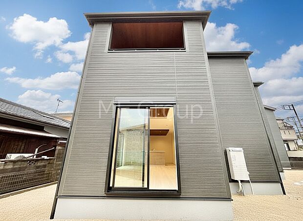 たっぷりの陽光と心地よい風が舞い込む住まい