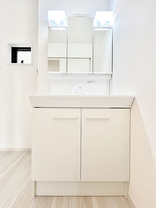 収納力と機能性に優れた洗面化粧台