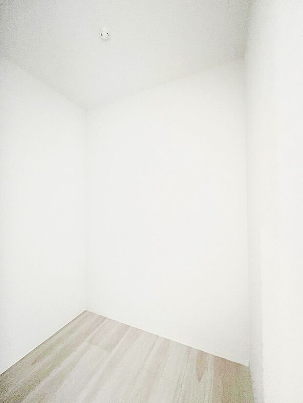 ウォークインクローゼットの活用で生活空間スッキリ