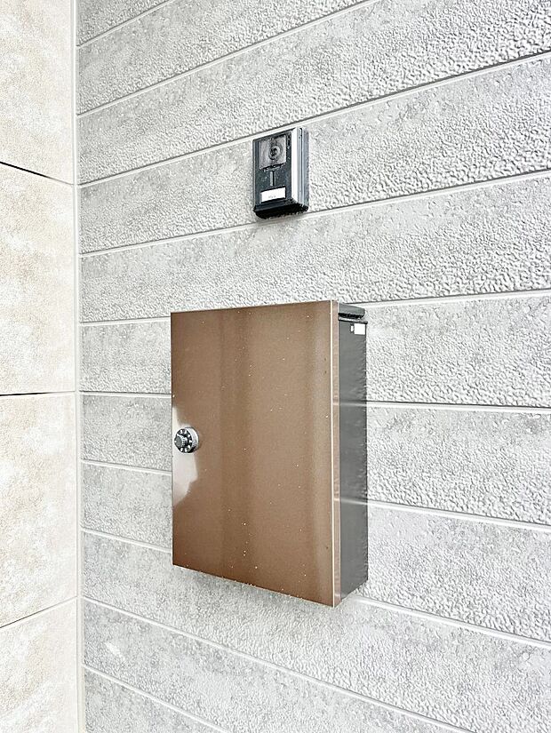 シンプルデザインのポスト。