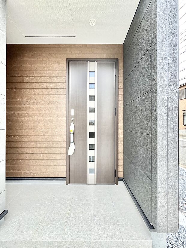 大切な家族、来客を出迎える玄関。