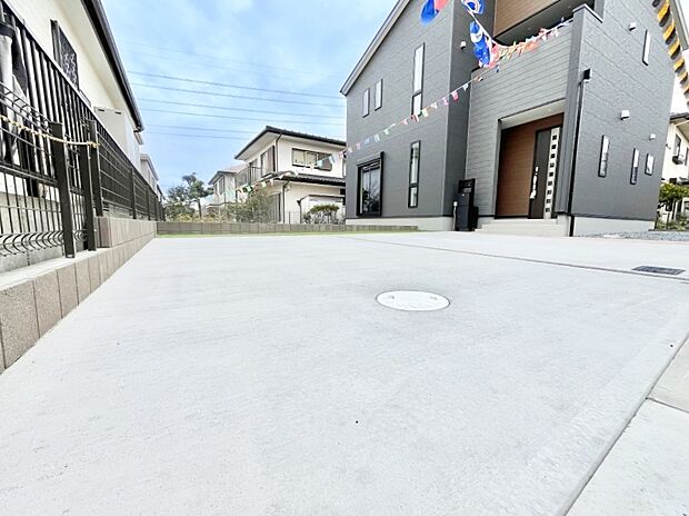 駐車3台可能！急なお客様の駐車に。また、ご家族の自転車スペースとしても大活躍。