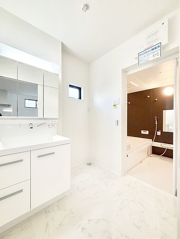 ゆとりのあるランドリースペース。