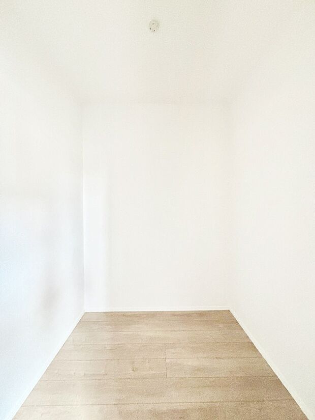 1階には家族みんなで共有できる収納スペース。ファミリークロークとしてお使いいただけます。