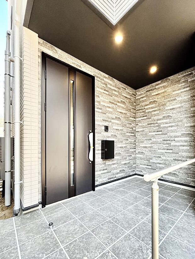 大切な家族、来客を出迎える玄関。