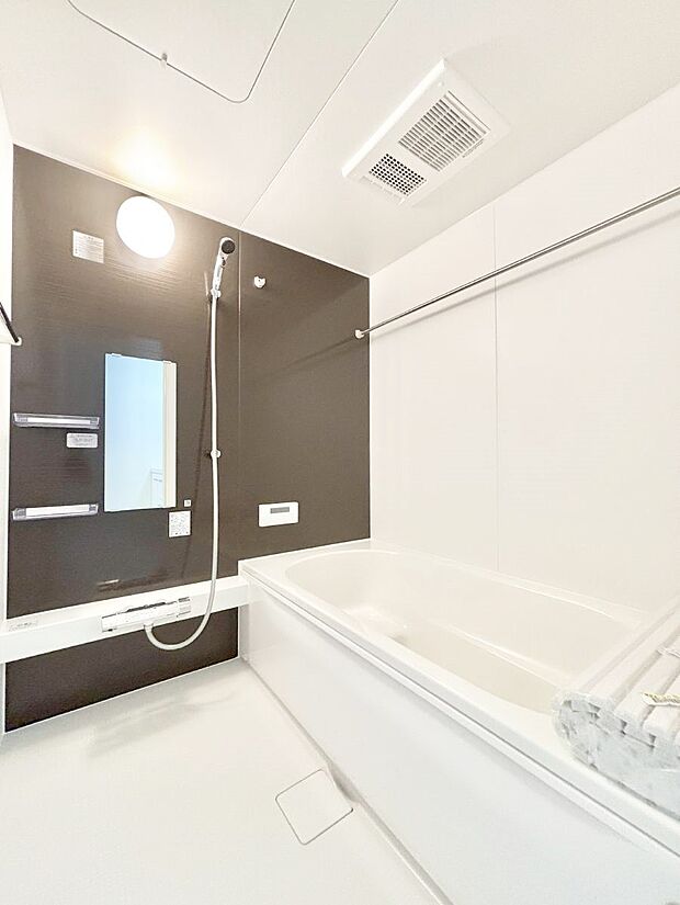 落ち着いた雰囲気でゆっくりお寛ぎいただけるバスルーム