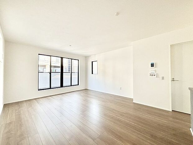 家族の笑顔が自然と生まれてくる、そんな雰囲気のダイニングに仕上がっています。