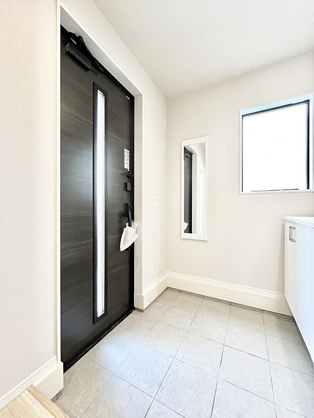 明るい玄関はお客様をお出迎えするのにぴったりです!